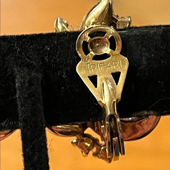 Vintage crown Trifari faceted Crystal rhinestones clip on earrings - Picture 7 of 13